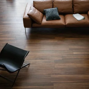 Gresie aspect lemn nuc rectificată mată Treverkchic Marazzi 15×120 cm