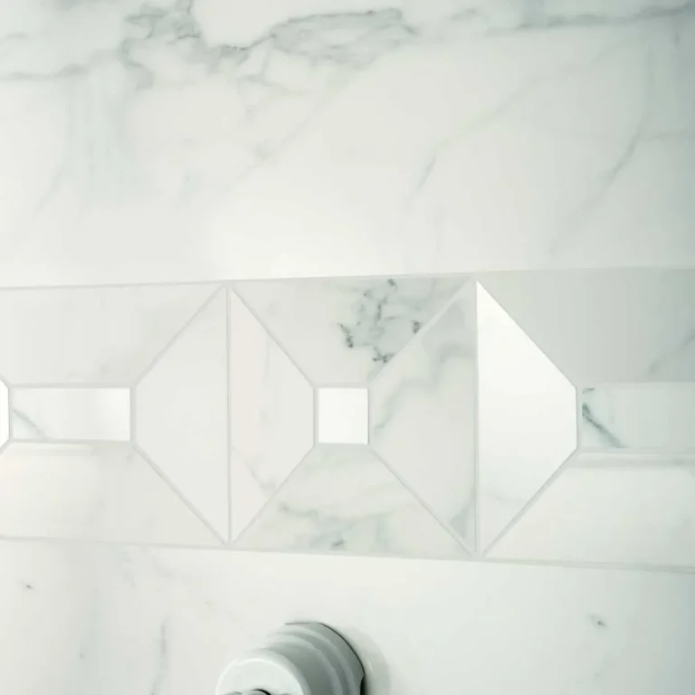 Faianta alba lucioasa baie, Marazzi, Allmarble Statuario Fascia 3D Lux, 15x30 cm