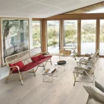 Parchet Kahrs Classic Nouveau Blonde stejar lacuit mat alb baituit periat micro-canelat 1-strip 2420x187x15 mm 151N8AEKP1KW240