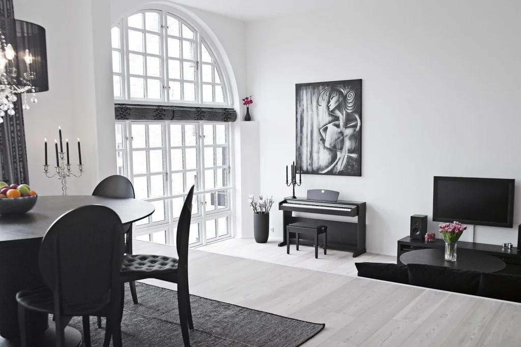 Alb-negru în designul interior - combinații și sfaturi de amenajare