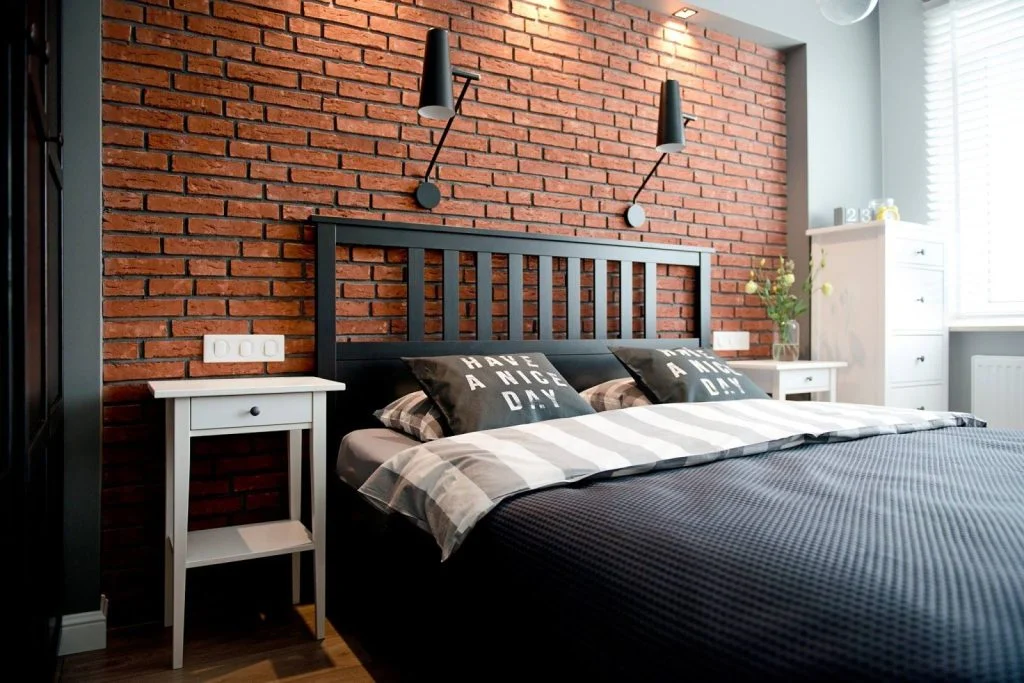 Perete de cărămidă în dormitorul tău: 5 idei decorative