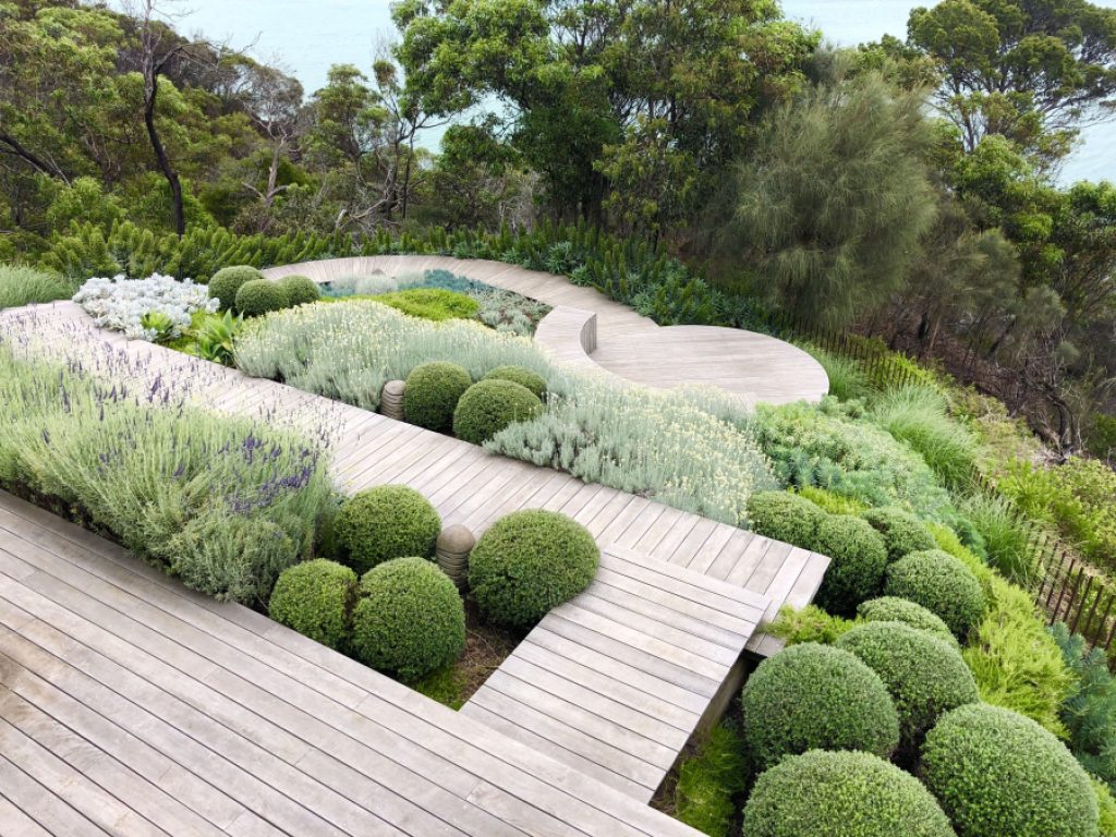 O grădină multifuncțională în armonie cu natura - tendințele în materie de design pentru 2022