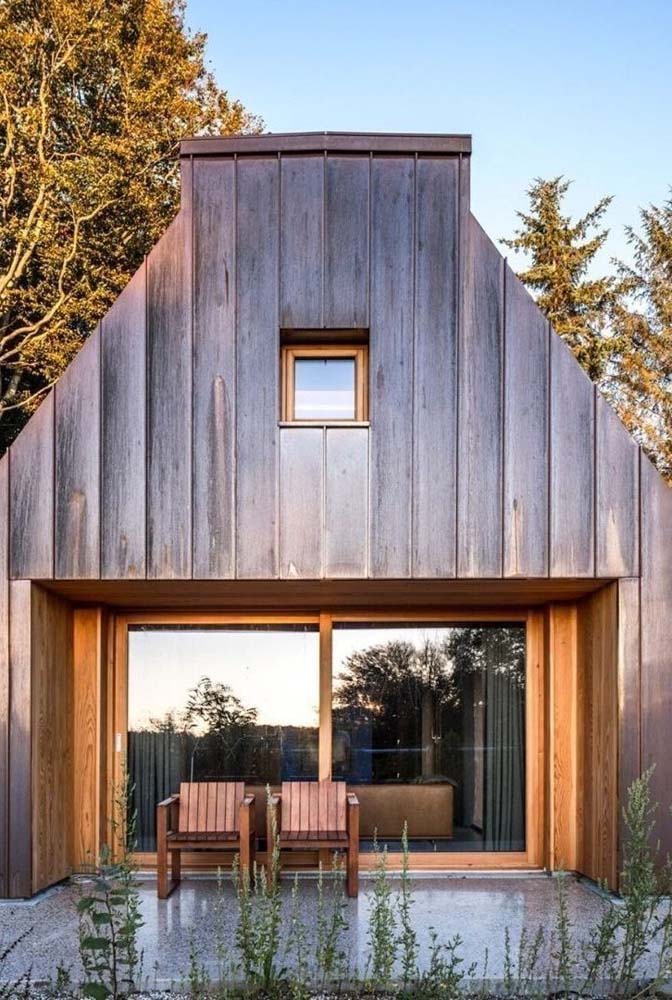 O casa simpla din lemn care emana stil si modernitate