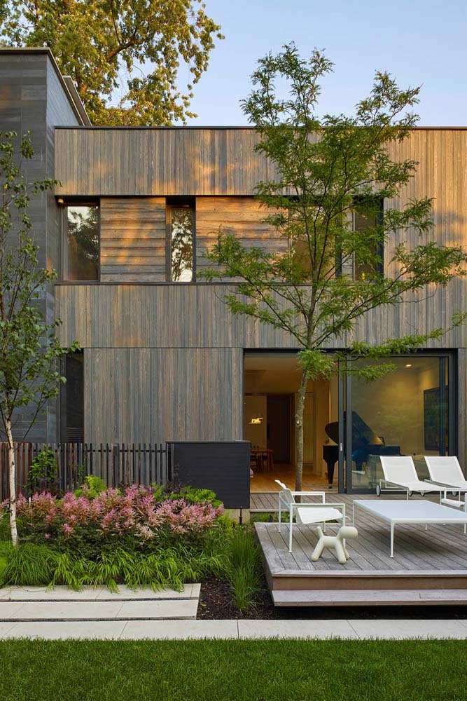 O casa moderna de inspiratie din lemn pentru a te face sa visezi cu ochii deschisi