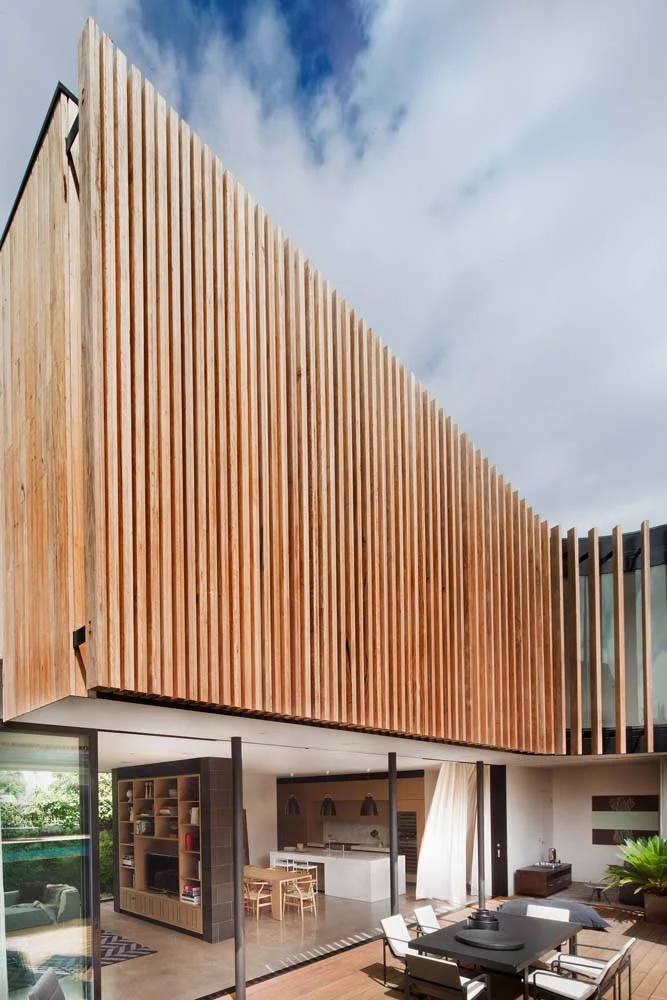 Nu doar la exterior se dezvaluie casa moderna din lemn. In interior, trebuie sa fie si bine planificat. Ca aceasta, toate integrate