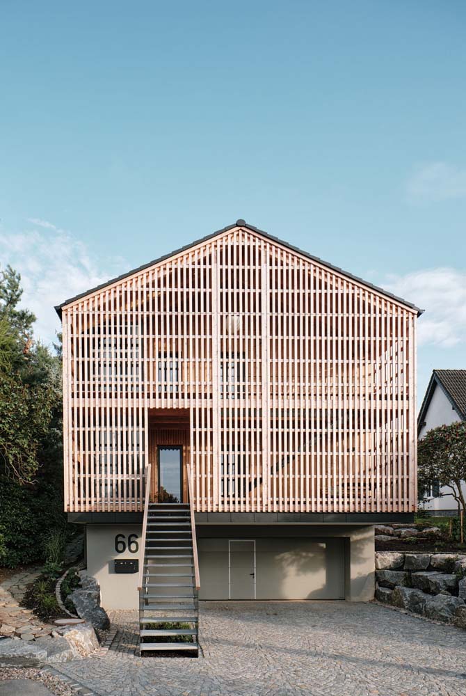 In acest proiect modern de casa din lemn, structura este din zidarie