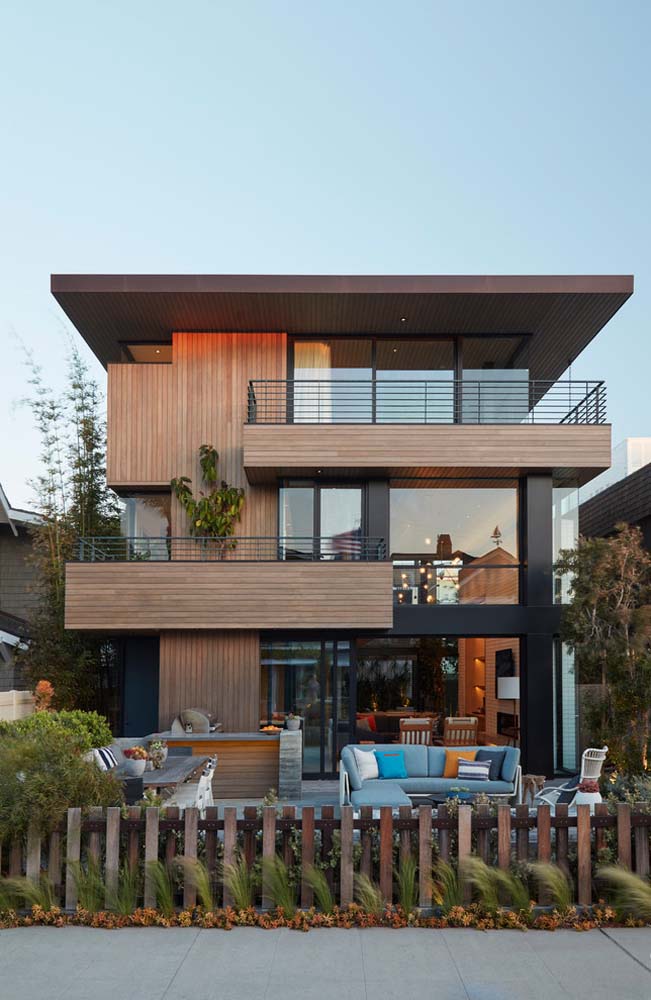 Casa moderna din lemn: gandita in interior si in exterior