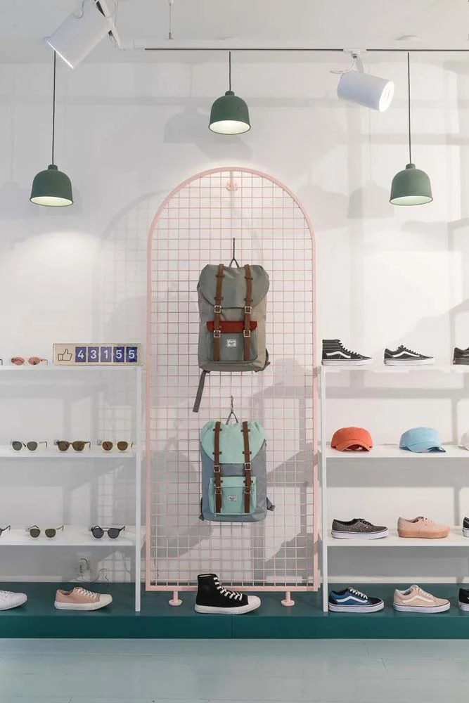 Imbunatatiti produsele magazinului cu o vitrina minimalista si moderna