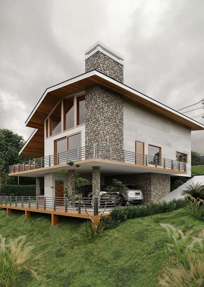 In aceasta cealalta idee, fatada unei case cu acoperis in fronton are o captuseala din lemn.