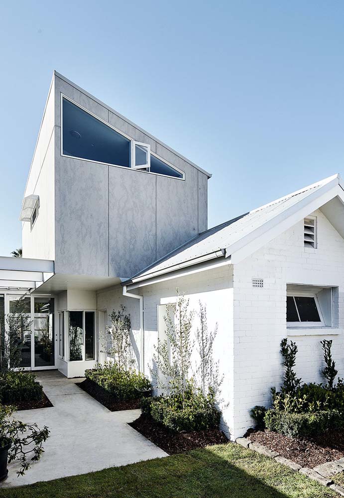 Intre clasic si modern, aceste fatade de case acoperite dovedesc cat de versatil este in proiecte.