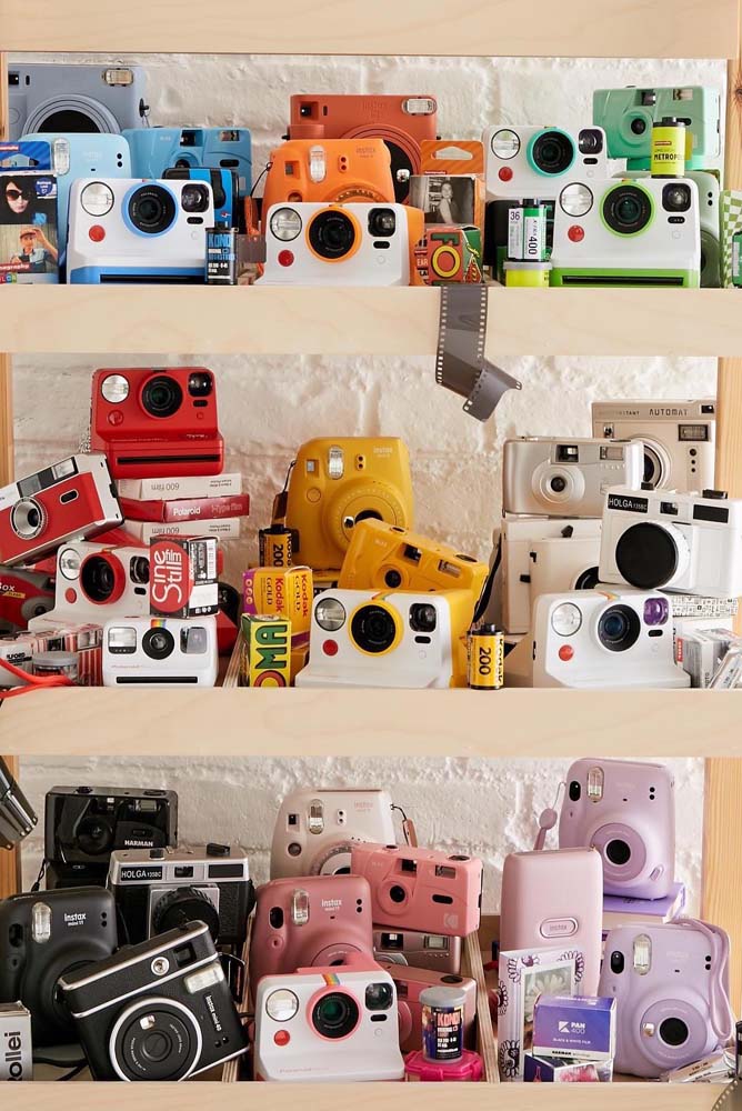O colectie polaroid pentru a face decorul estetic al camerei mai colorat si distractiv