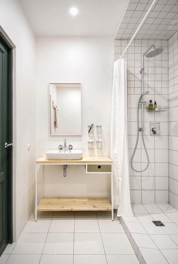 Mărimea perdelei de duș variază în funcție de lățimea spațiului pe care îl aveți la dispoziție.