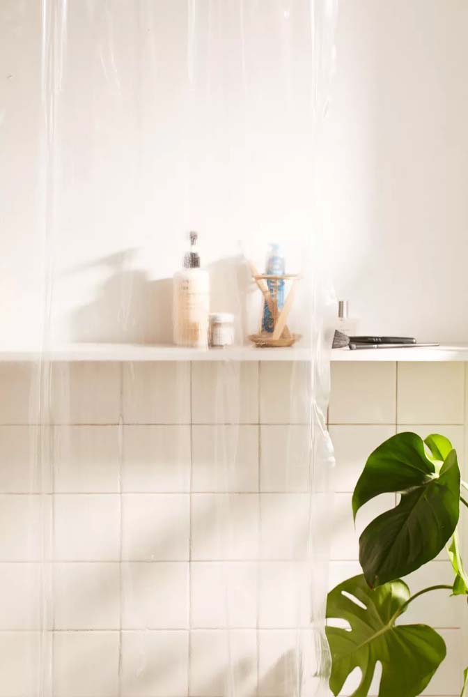 O perdea de duș impermeabilă și transparentă pentru a garanta un spațiu modern