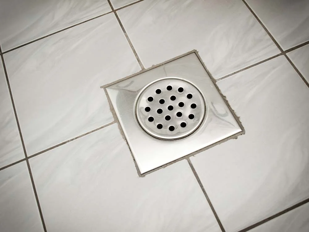 Cum să eliminați mirosurile din canalele de scurgere din baie: iată câteva sfaturi simple de urmat