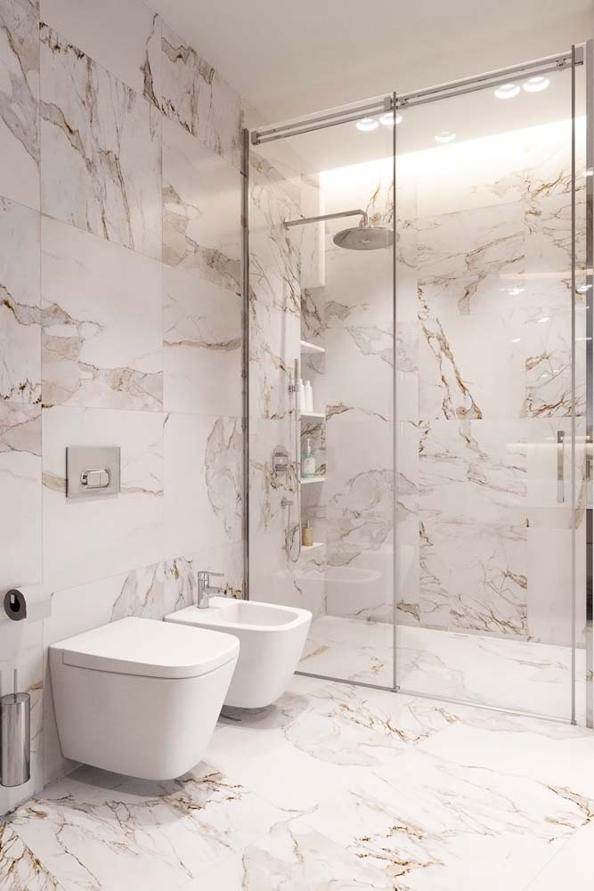 Porcelanato marmorizado branco para o banheiro. Luxo e requinte a preços bem mais acessíveis