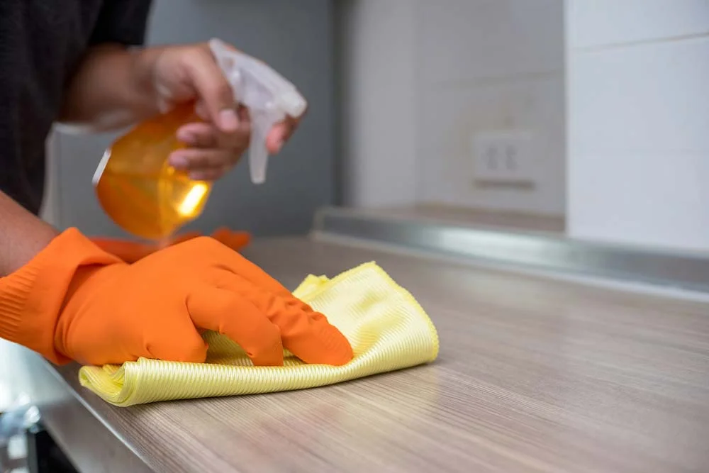 Mănuși de curățenie: aflați despre principalele tipuri și beneficii