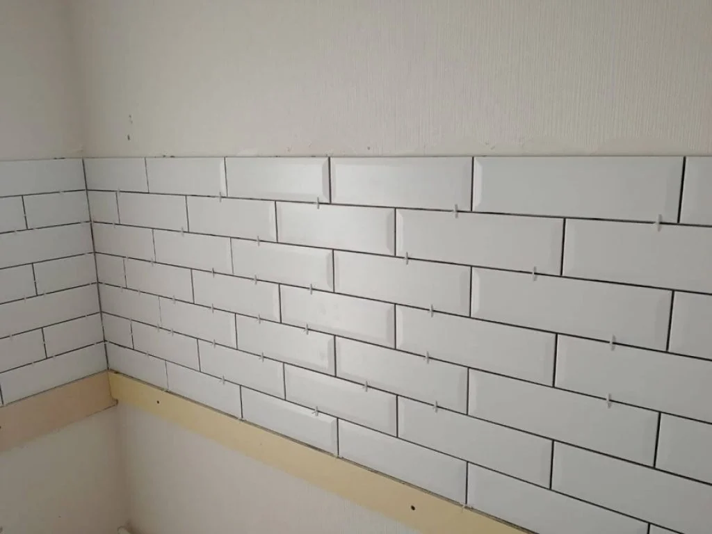 Cum decorezi colțurile pereților? 5 materiale recomandate