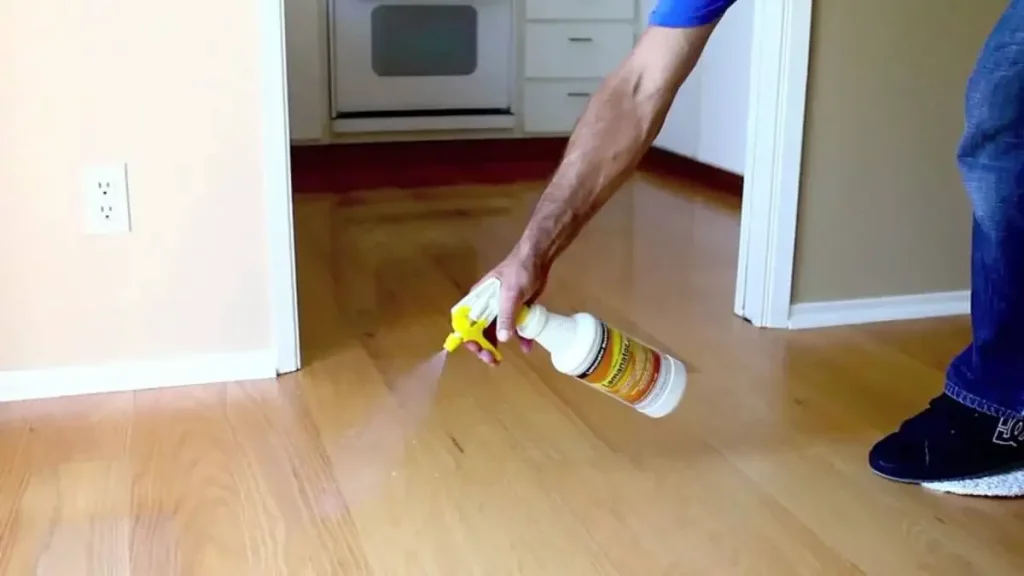 Cum să cureți corect parchetul laminat: 7 sfaturi utile Cum să cureți corect parchetul laminat: 7 sfaturi utile