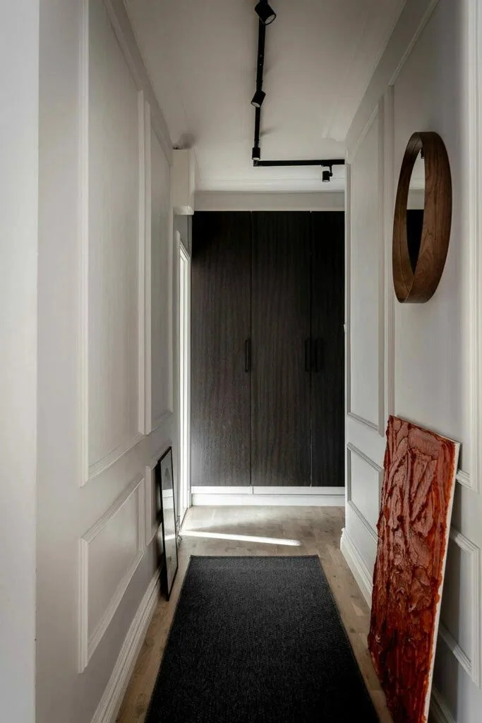 Mobilier clasic și modern: design interior scandinav elegant într-un apartament de 70 m²