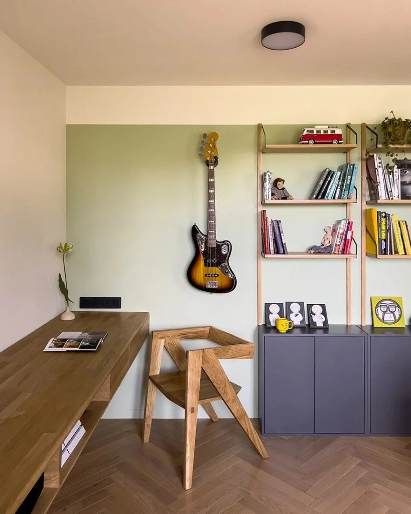 Apartament colorat de 43 m² într-o clădire de blocuri standard