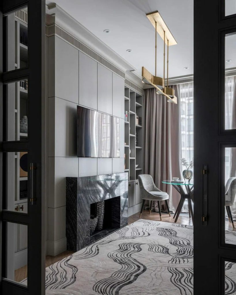 Image 202 bej, gri și auriu: interiorul bogat al unui apartament de 65 m² în stil american
