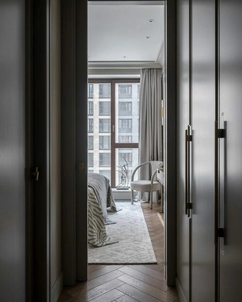 Image 207 bej, gri și auriu: interiorul bogat al unui apartament de 65 m² în stil american
