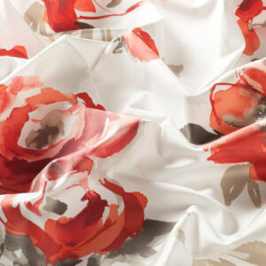 Draperii model floral alb rosu maro din poliester si bumbac printat satin Bella Gardisette latime material 137 cm