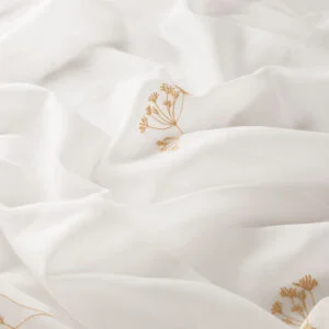 Perdele model floral alb bej din poliester brodat Floria Gardisette latime material 295 cm