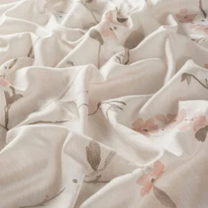 Perdele model floral alb maro rosu din poliester si vascoza printat Cerise Gardisette latime material 295 cm