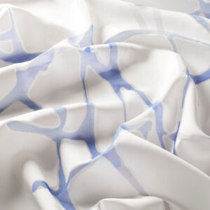Perdele model grafic alb albastru vascoza si din poliester printat Cell Gardisette latime material 295 cm
