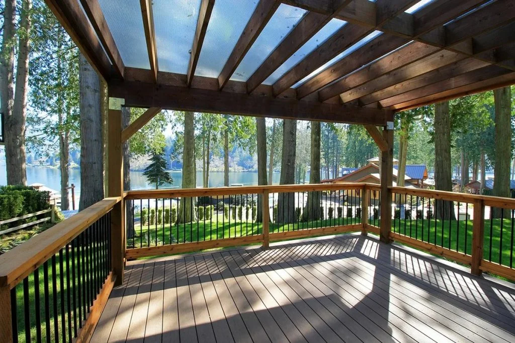 Cum cureți terasa din lemn pentru a o păstra frumoasă?