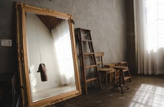 Cum să îți decorezi dormitorul cu oglinzi vintage: idei și sfaturi