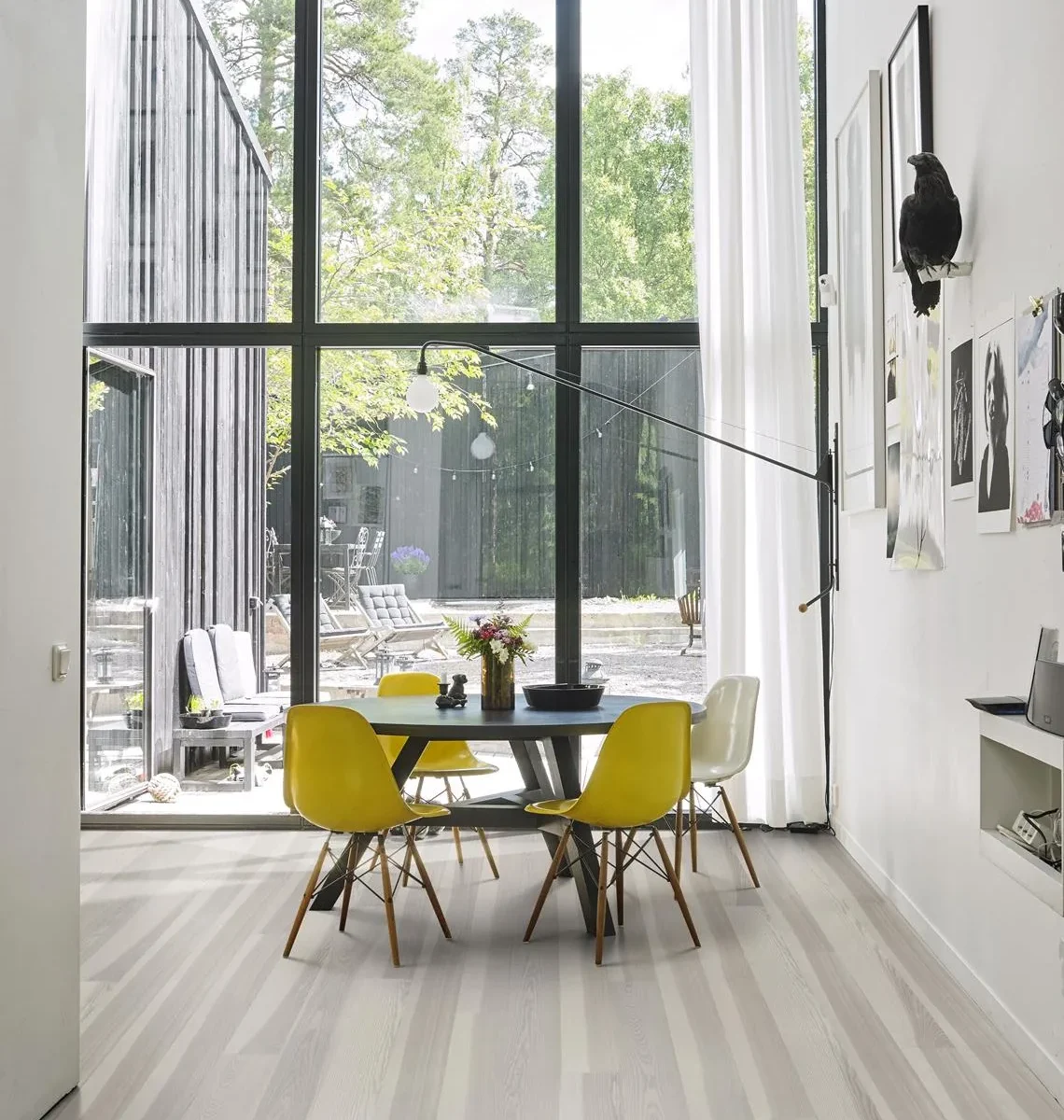 39841 Parchet Kahrs Lux Stream frasin lacuit ultra mat periat micro bizotat gri 1-strip 2420x187x15 mm 151N8AAKH4KW240