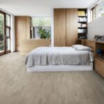 Parchet Kahrs Lumen Twilight stejar lacuit ultra mat periat alb-gri cu earth tones 3-strip 2423x200x15 mm 153N3BEKD4KW240