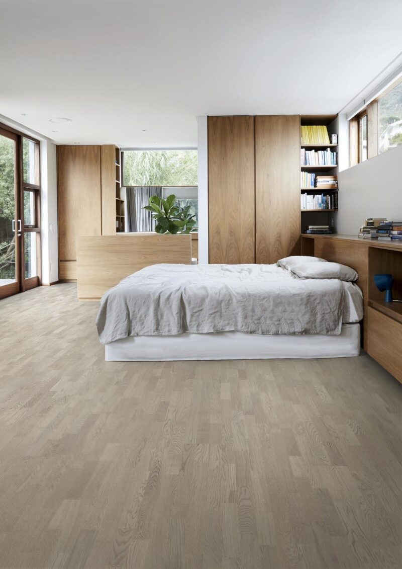 Parchet Kahrs Lumen Twilight stejar lacuit ultra mat periat alb-gri cu earth tones 3-strip 2423x200x15 mm 153N3BEKD4KW240