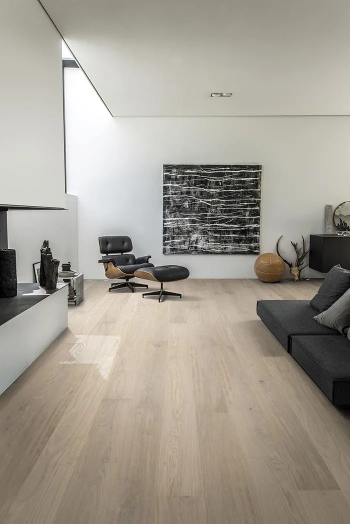 Parchet triplustratificat Stejar, alb, lacuit ultra mat, 2420x187x15 mm, Lux Horizon, Kahrs