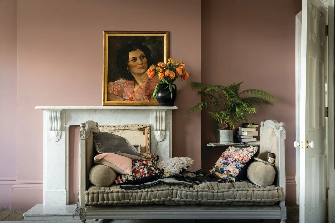 Vopsea roz satinata 40 la suta luciu pentru interior Farrow and Ball Modern Eggshell Sulking Room Pink No.295 750 ml