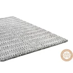 Covor negru alb din bumbac iuta lucrat manual modern model geometric Ives Black White 4 mm 100x150 cm IVES100150BLAC