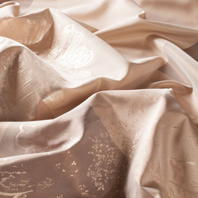 Draperii floral maro auriu, poliester jacquard, izolare termică, Gardisette, Juwel, 145 cm