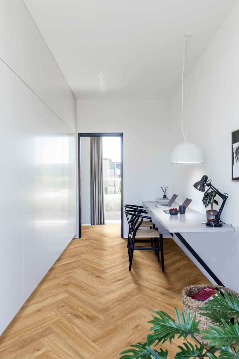 LVT SIERRA OAK 58346 15,8 x 63,2 MODULEO 55 HERRINGBONE - imagine 2