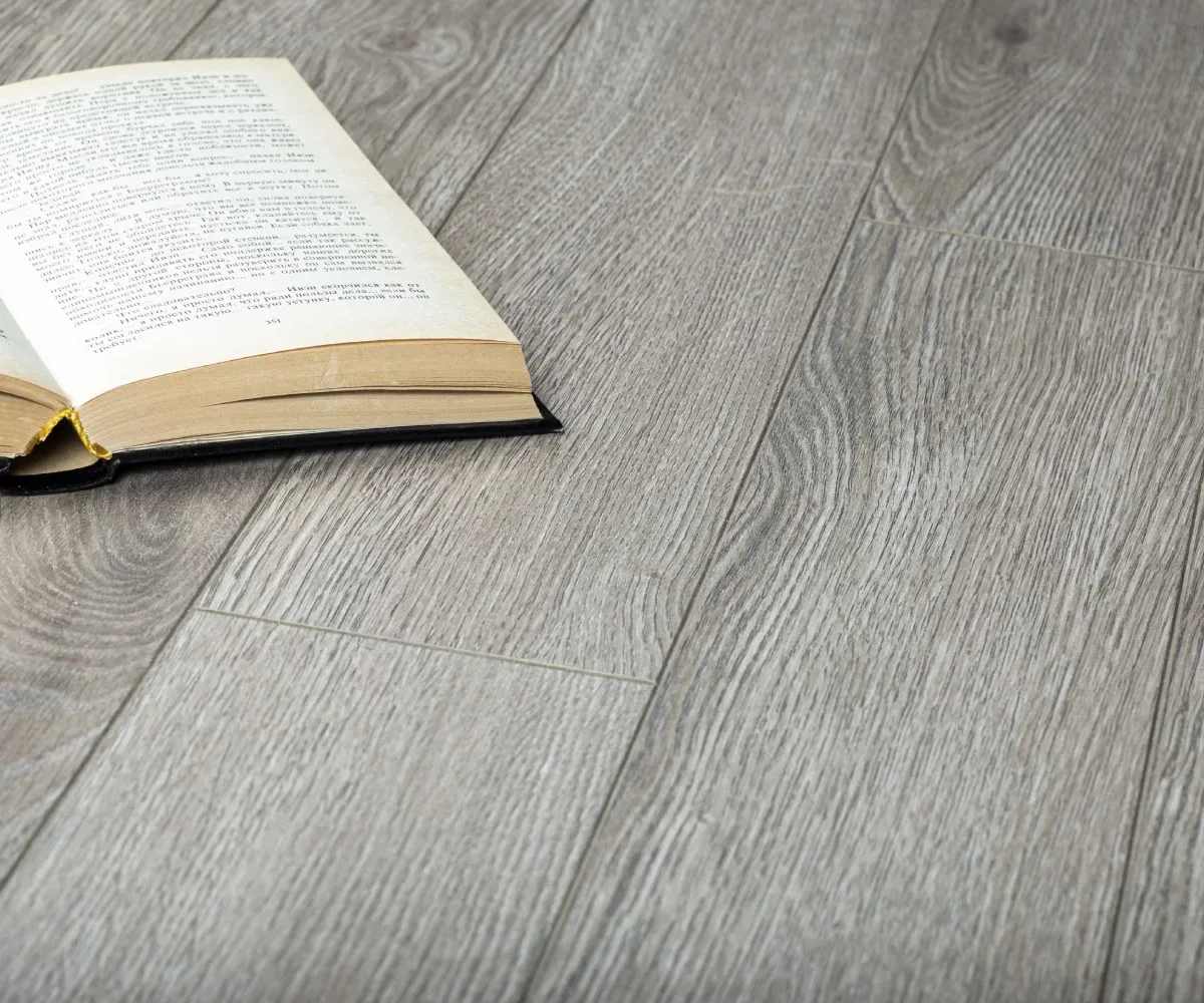 Linen-Oak-122x1286x8-интерьер-1 Parchet laminat cu sistem 5G Click Linen Oak AC6, 12mm, Alsapan Solid Plus 536
