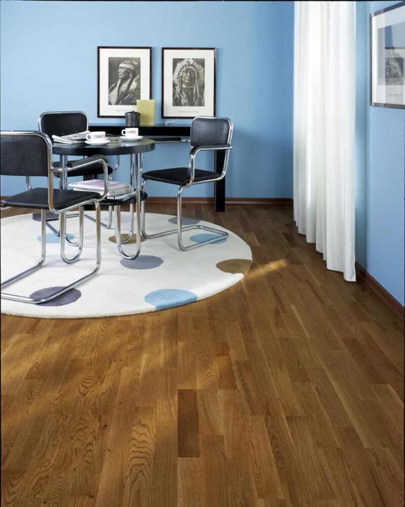Parchet Kahrs Tres Stejar Bisbee lacuit light maro 3-strip 2423x200x13 mm 133NABEK5MUW 0