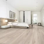 Parchet-Stejar-Albit-Triplu-Stratificat-Alaska-Cappuccino-Piccolo-Barlinek-ambient-2 Parchet stejar stratificat, alb-crem, 1WG000279 Barlinek Alaska Piccolo 130x1092x14 mm