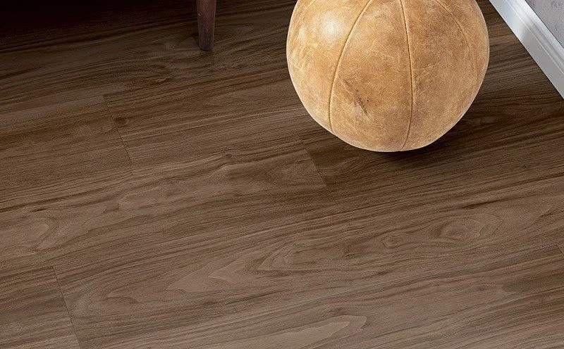 Parchet laminat EGGER Nuc Tureni inchis EPC033 clasa 32 1292 x 193 mm