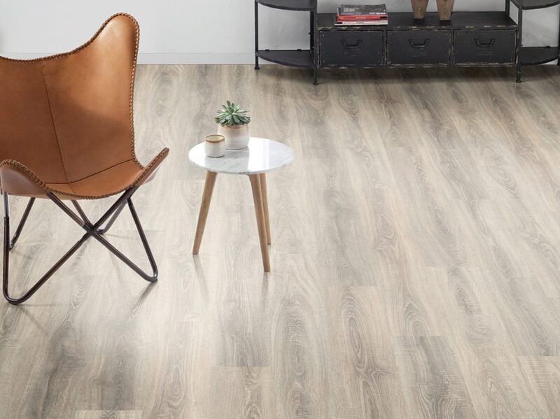 Parchet laminat EGGER Stejar Newbury alb EPL045 clasa 32 1292 x 193 mm