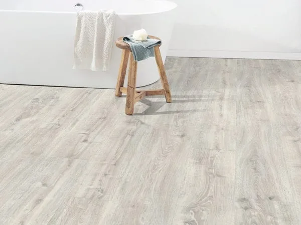 Parchet laminat EGGER Stejar Waltham alb EPD028 clasa 33 1292 x 246 mm