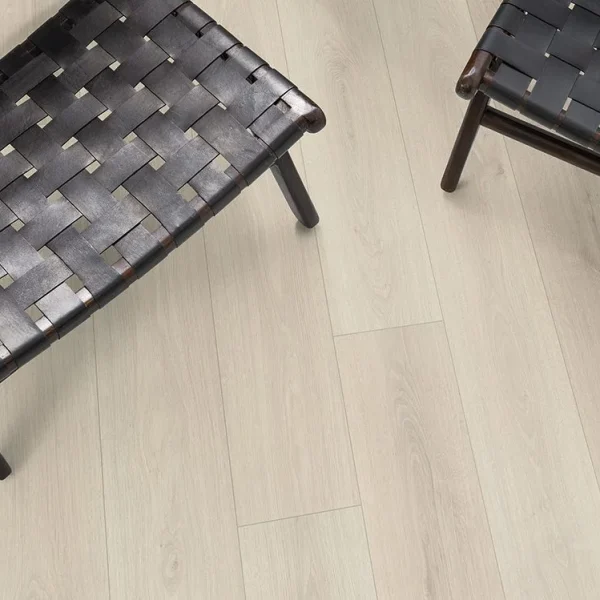 Parchet laminat EGGER Stejar alb Elton EPL137 clasa 32 1292 x 193 mm