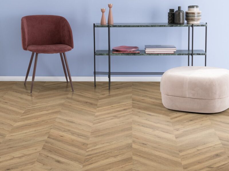 Parchet laminat chevron EGGER Stejar Rillington inchis EPL012 clasa 32 1292 x 327 mm