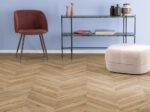 Parchet laminat chevron EGGER Stejar Rillington inchis EPL012 clasa 32 1292 x 327 mm