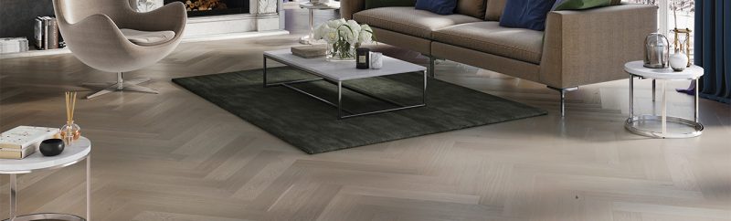Parchet stratificat stejar lac mat gri Barlinek Marzipan Muffin Herringbone 725x130x14 mm 1WC000014